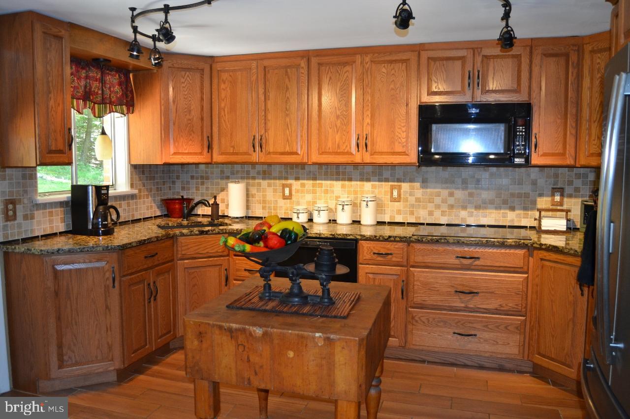 127 Captain Wolfe Road Barto, PA 19504 - Photo 24 of 41 Custom Kitchen
