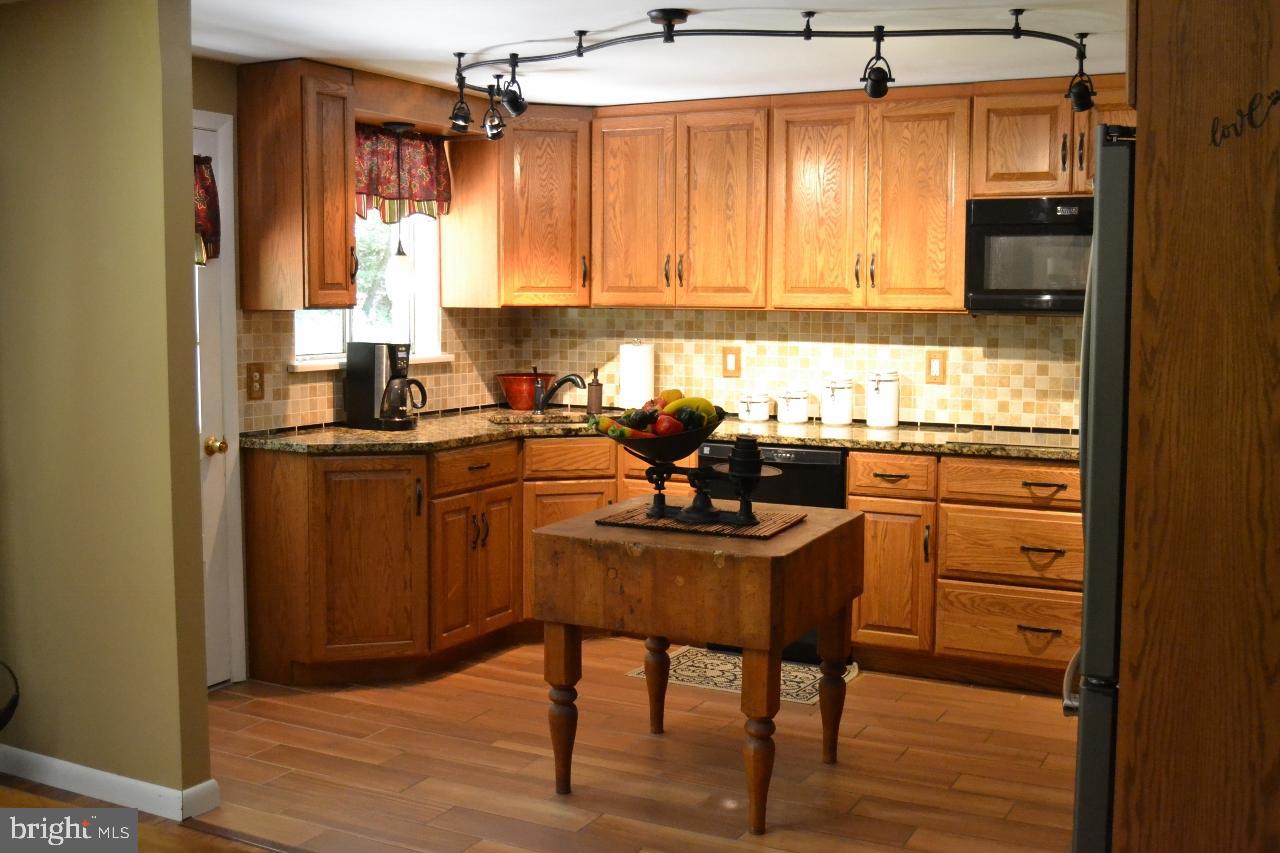127 Captain Wolfe Road Barto, PA 19504 - Photo 26 of 41 Custom kitchen