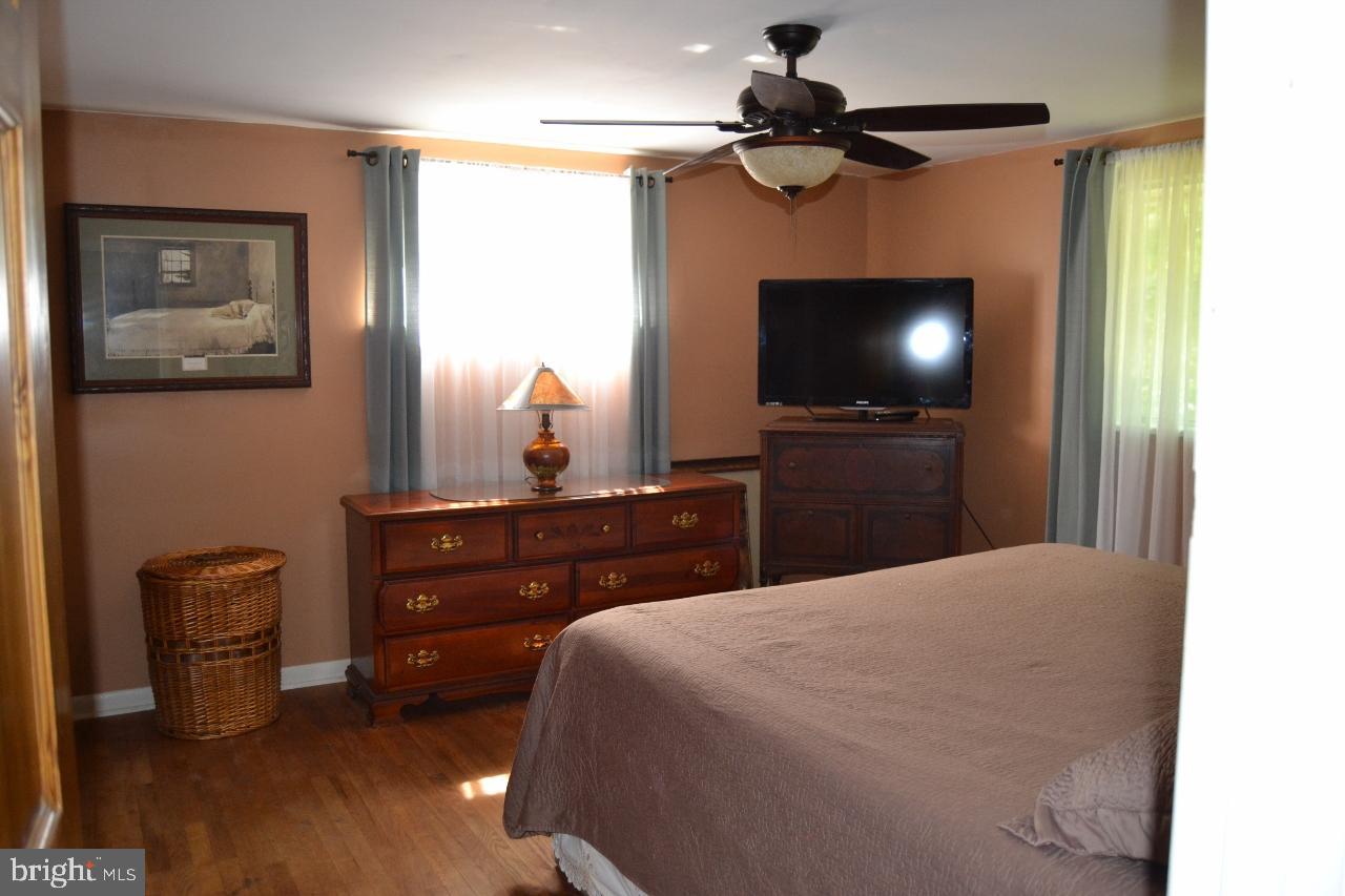 127 Captain Wolfe Road Barto, PA 19504 - Photo 35 of 41 Main bedroom