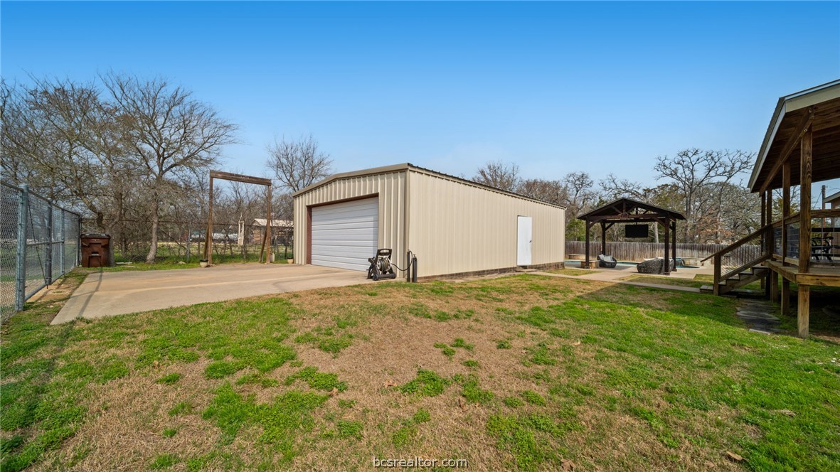 115 Cedar Lane Somerville, TX 77879 - Photo 40 of 50 a bathroom with a sink and a yard