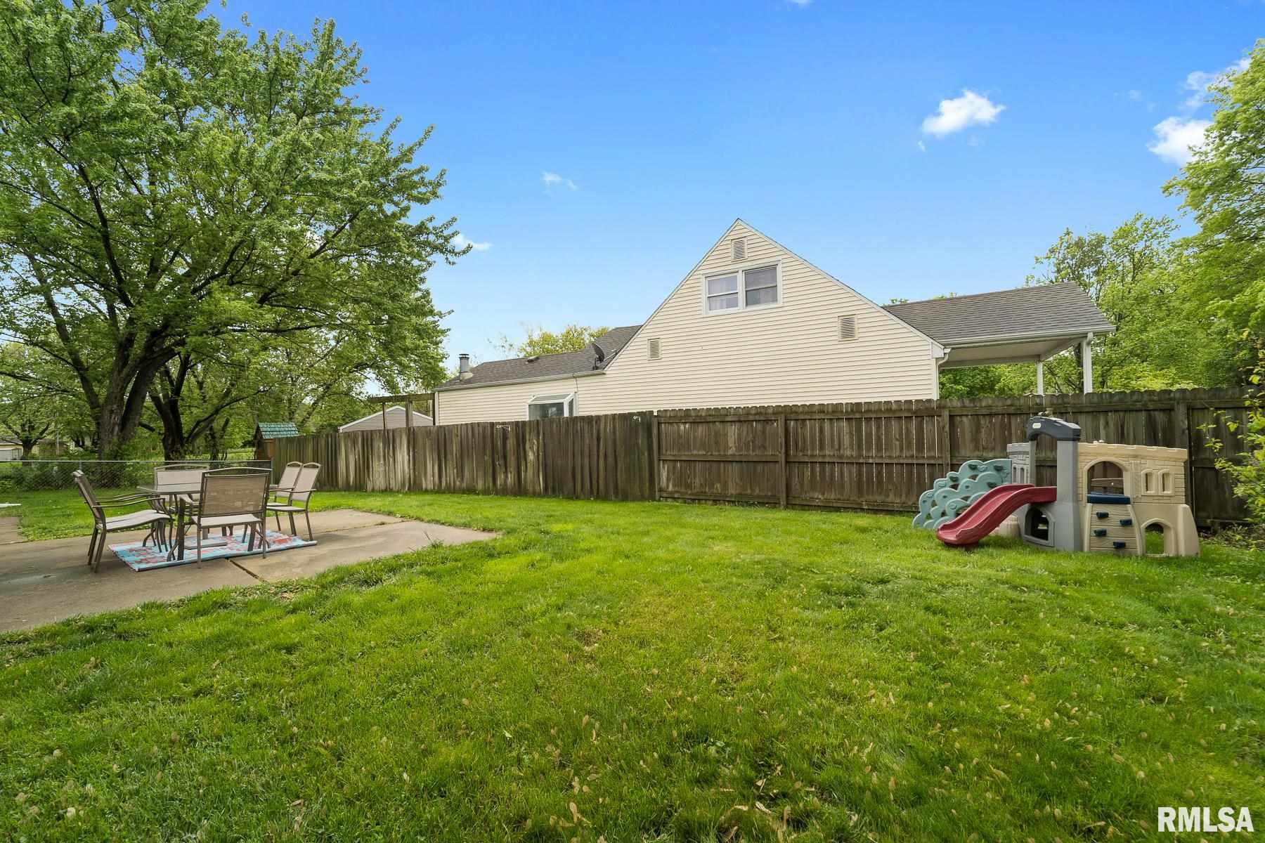 1370 Valley Drive Springfield, IL 62702 - Photo 4 of 33