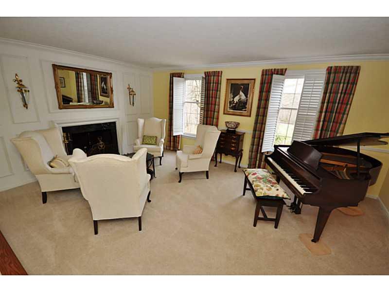 460 Markman Park Road Baden, PA 15005 - Photo 12 of 25 Living Room.