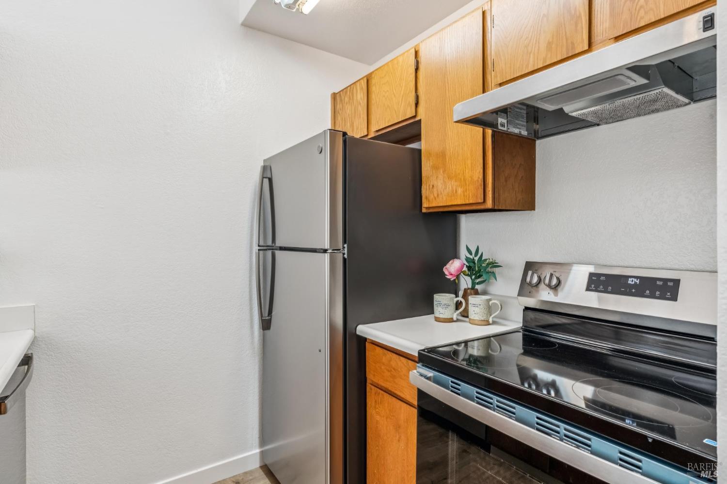 230 Courtyards East Windsor, CA 95492 - Photo 7 of 22 a kitchen with stainless steel appliances a refrigerator and a stove