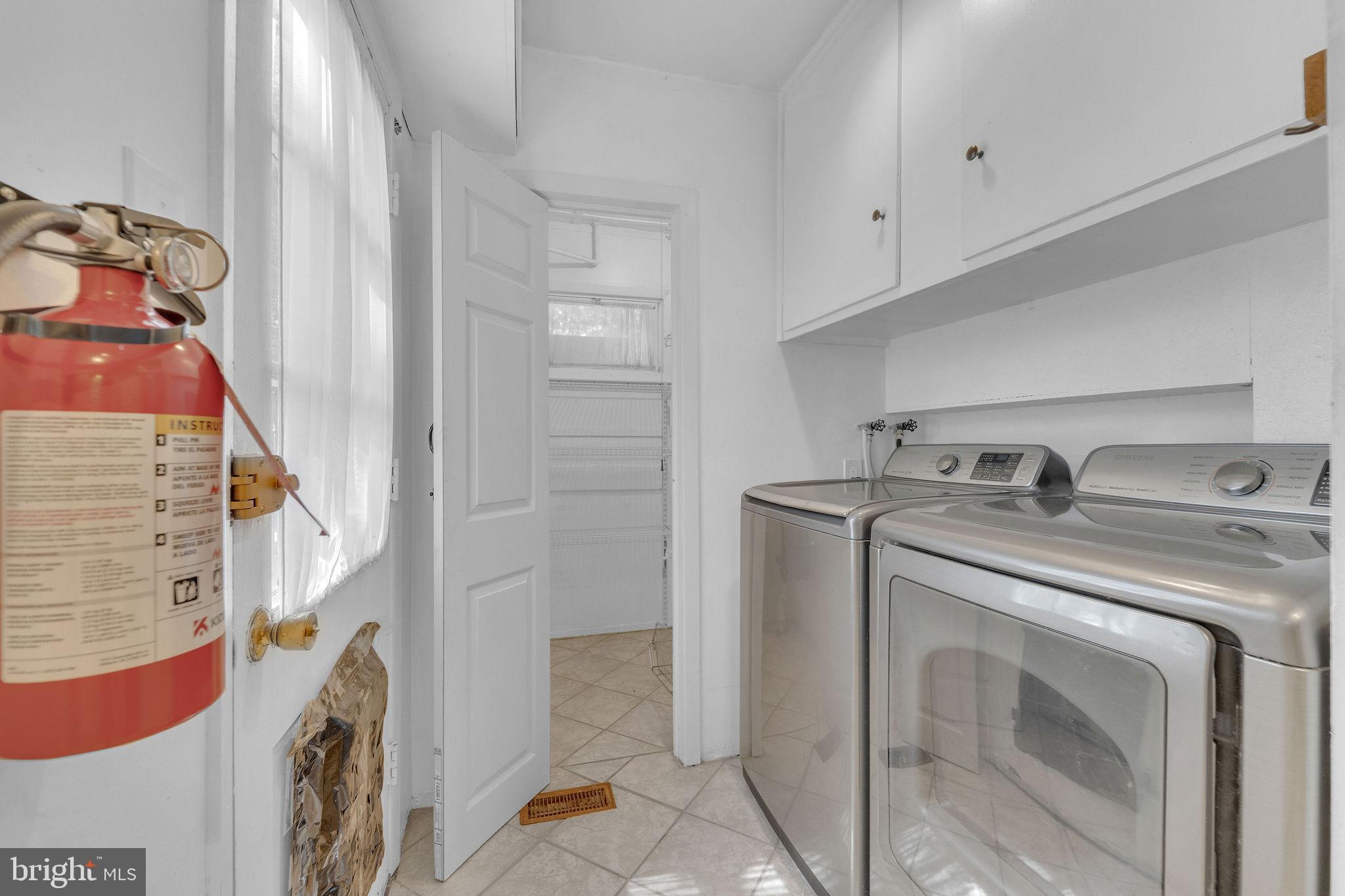 40 Rittenhouse Drive Willingboro, NJ 08046 - Photo 15 of 30 a utility room with dryer and washer