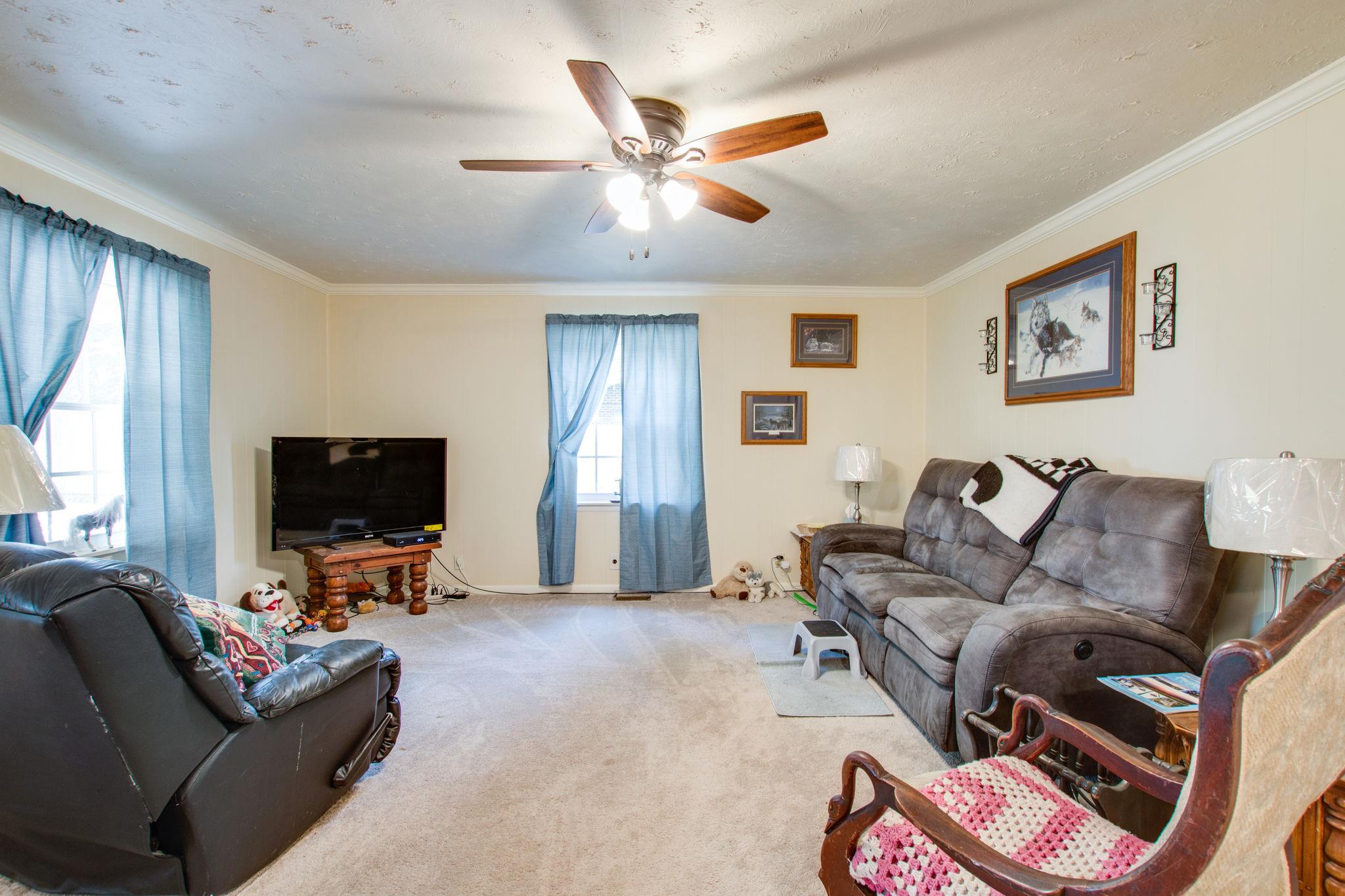 111 West Toliver Road Manchester, TN 37355 - Photo 11 of 19 nice gathering space