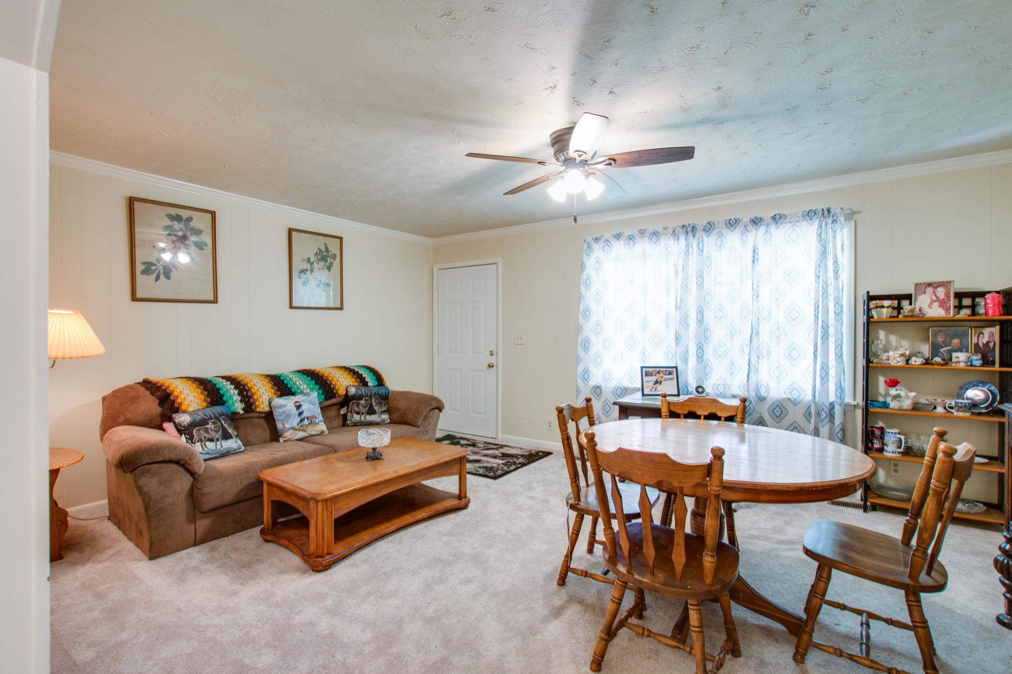 111 West Toliver Road Manchester, TN 37355 - Photo 5 of 19 Extra large living room