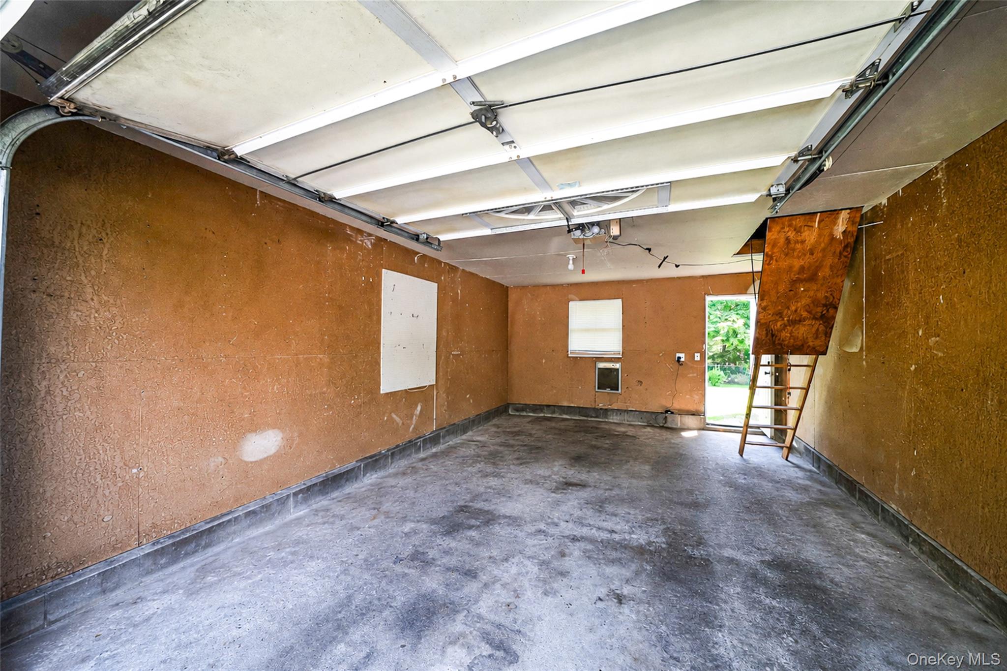 376 South Country Road East Patchogue, NY 11772 - Photo 30 of 36