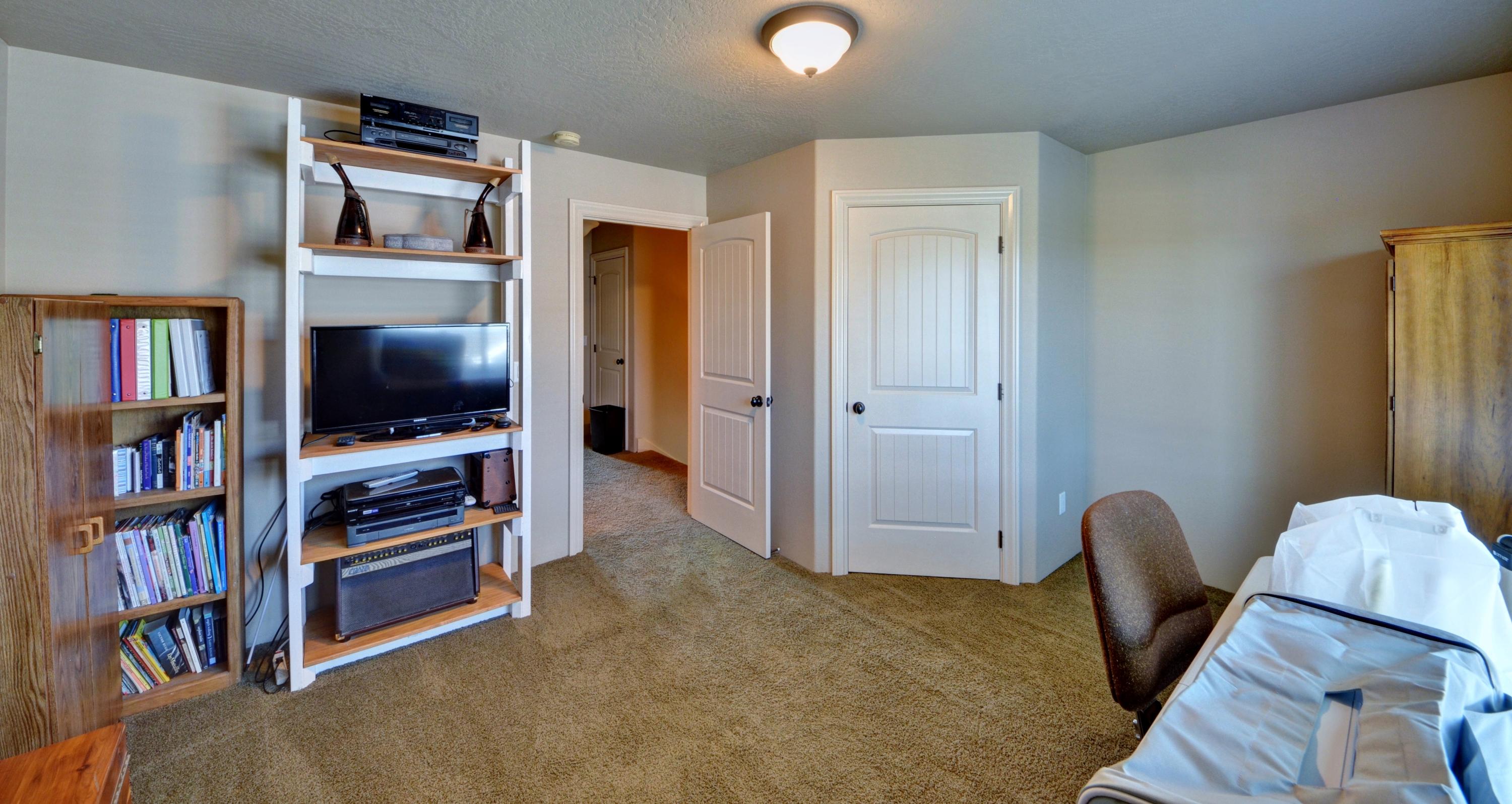 920 Buck Point Street Central Point, OR 97502 - Photo 28 of 40 027