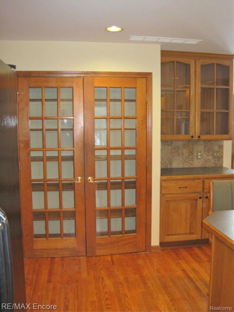 9617 Hadley Road Clarkston, MI 48348 - Photo 17 of 36 Kitchen Pantry