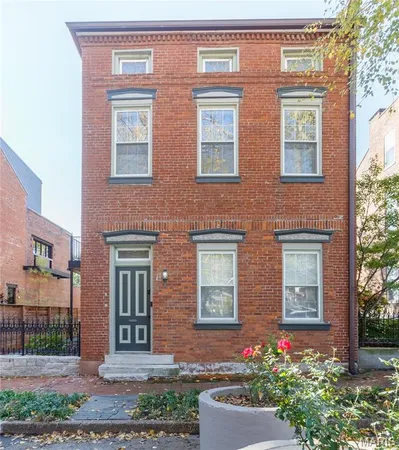 $2,000 | 908 Hickory Street, St. Louis, MO 63104