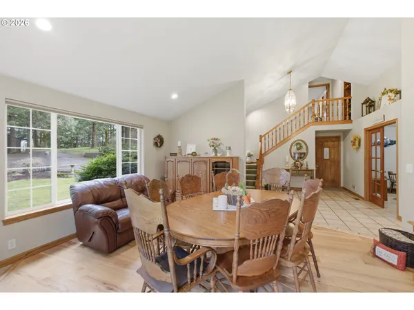 $995,000 | 39692 Lacomb Drive, Lebanon, OR 97355