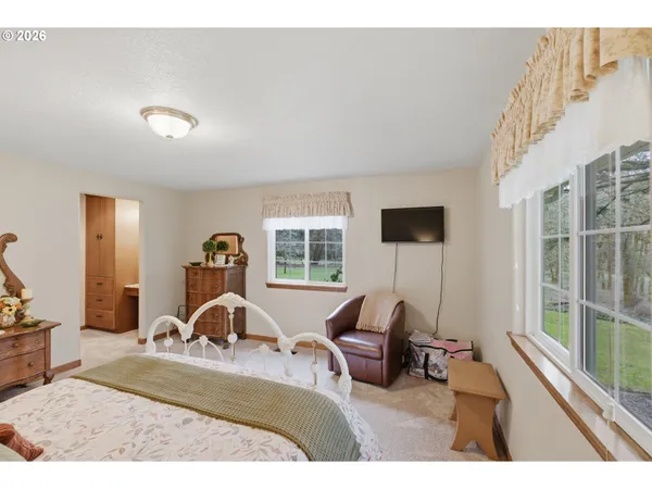 $995,000 | 39692 Lacomb Drive, Lebanon, OR 97355