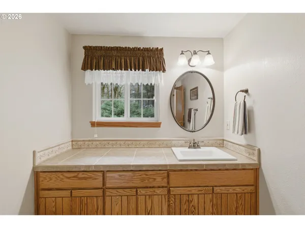 $995,000 | 39692 Lacomb Drive, Lebanon, OR 97355