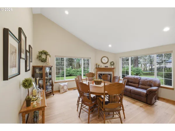 $995,000 | 39692 Lacomb Drive, Lebanon, OR 97355