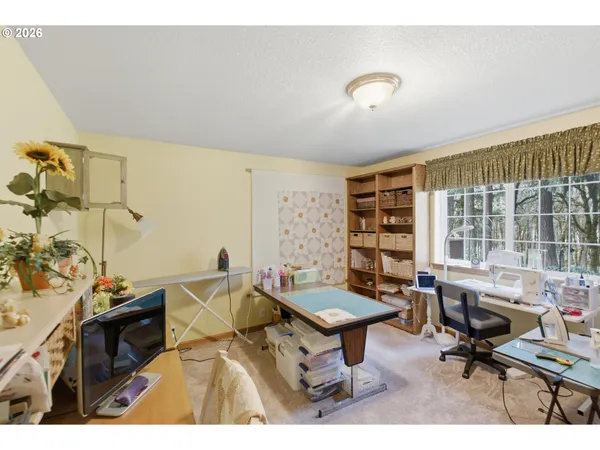 $995,000 | 39692 Lacomb Drive, Lebanon, OR 97355