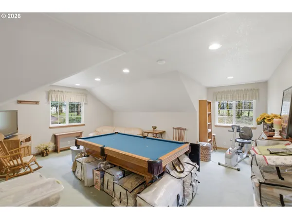 $995,000 | 39692 Lacomb Drive, Lebanon, OR 97355