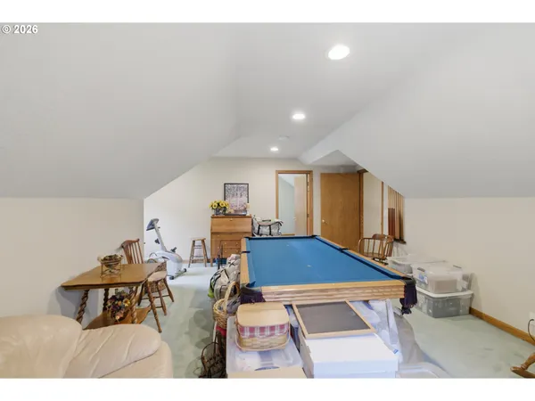 $995,000 | 39692 Lacomb Drive, Lebanon, OR 97355