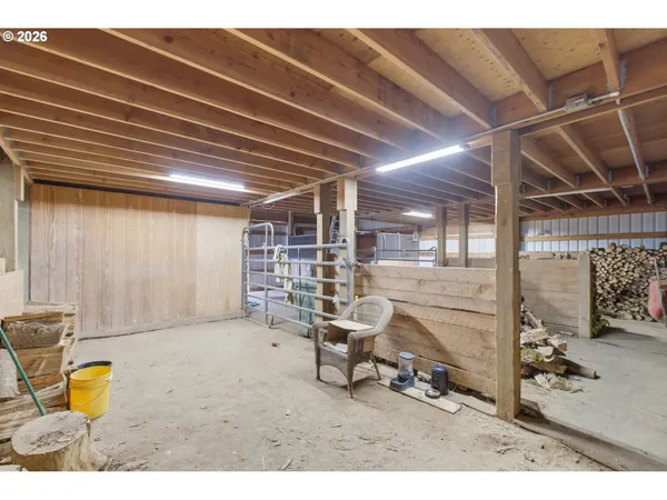 $995,000 | 39692 Lacomb Drive, Lebanon, OR 97355