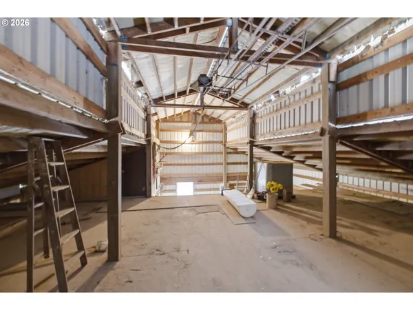 $995,000 | 39692 Lacomb Drive, Lebanon, OR 97355