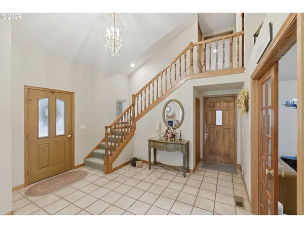 $995,000 | 39692 Lacomb Drive, Lebanon, OR 97355