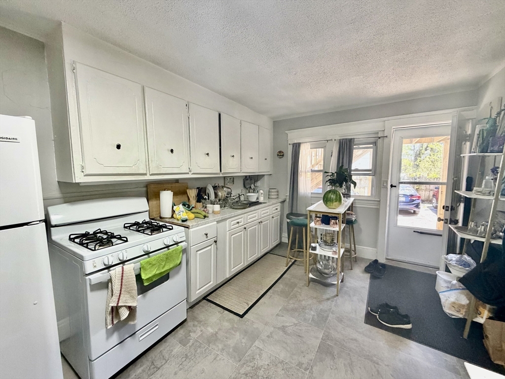 27 Loring Street Springfield, MA 01105 - Photo 20 of 29