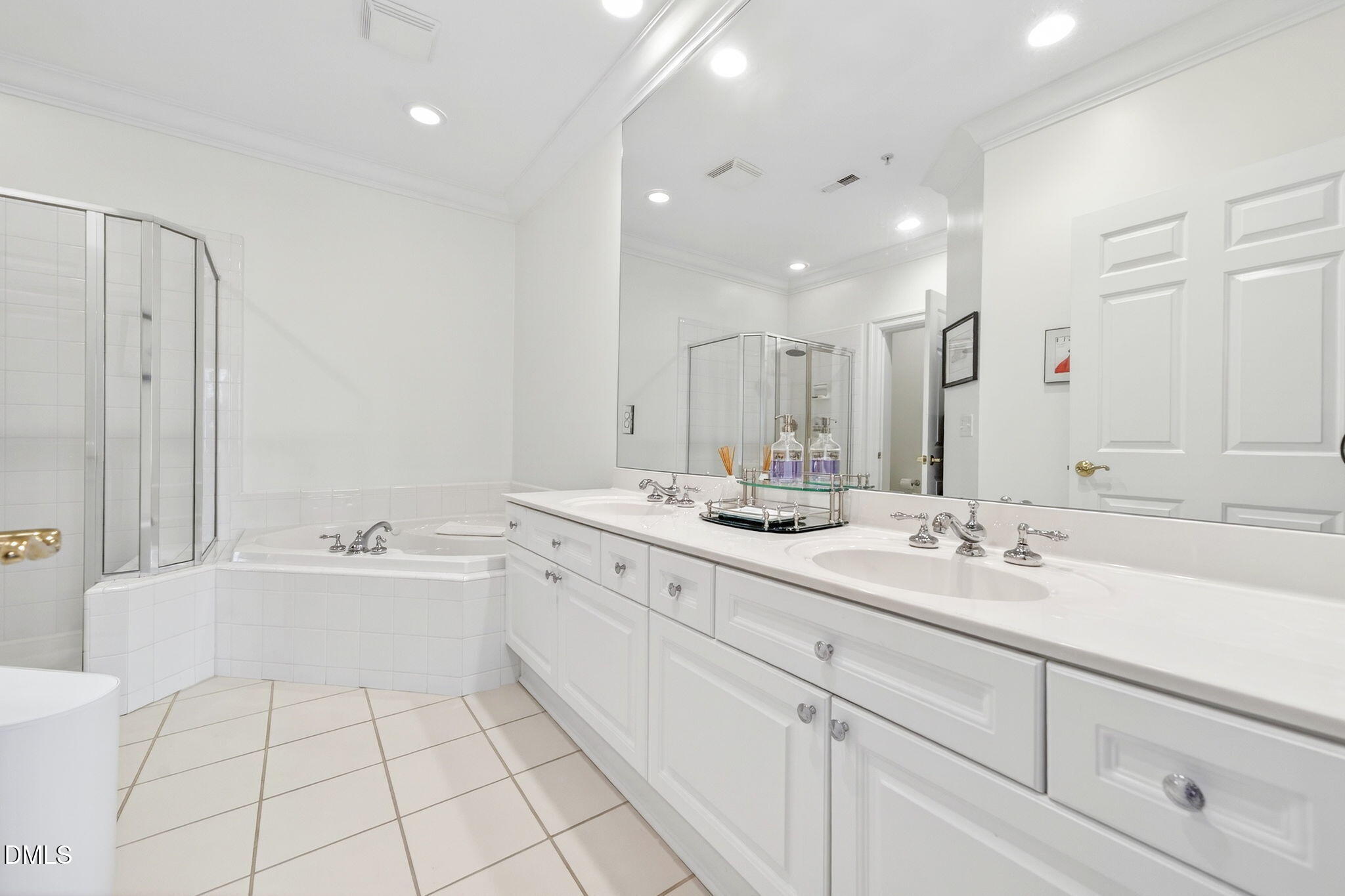 2901 Market Bridge Lane, Unit 205 Raleigh, NC 27608 - Photo 22 of 33 30-web-or-mls-2901-205 Market Bridge Ln