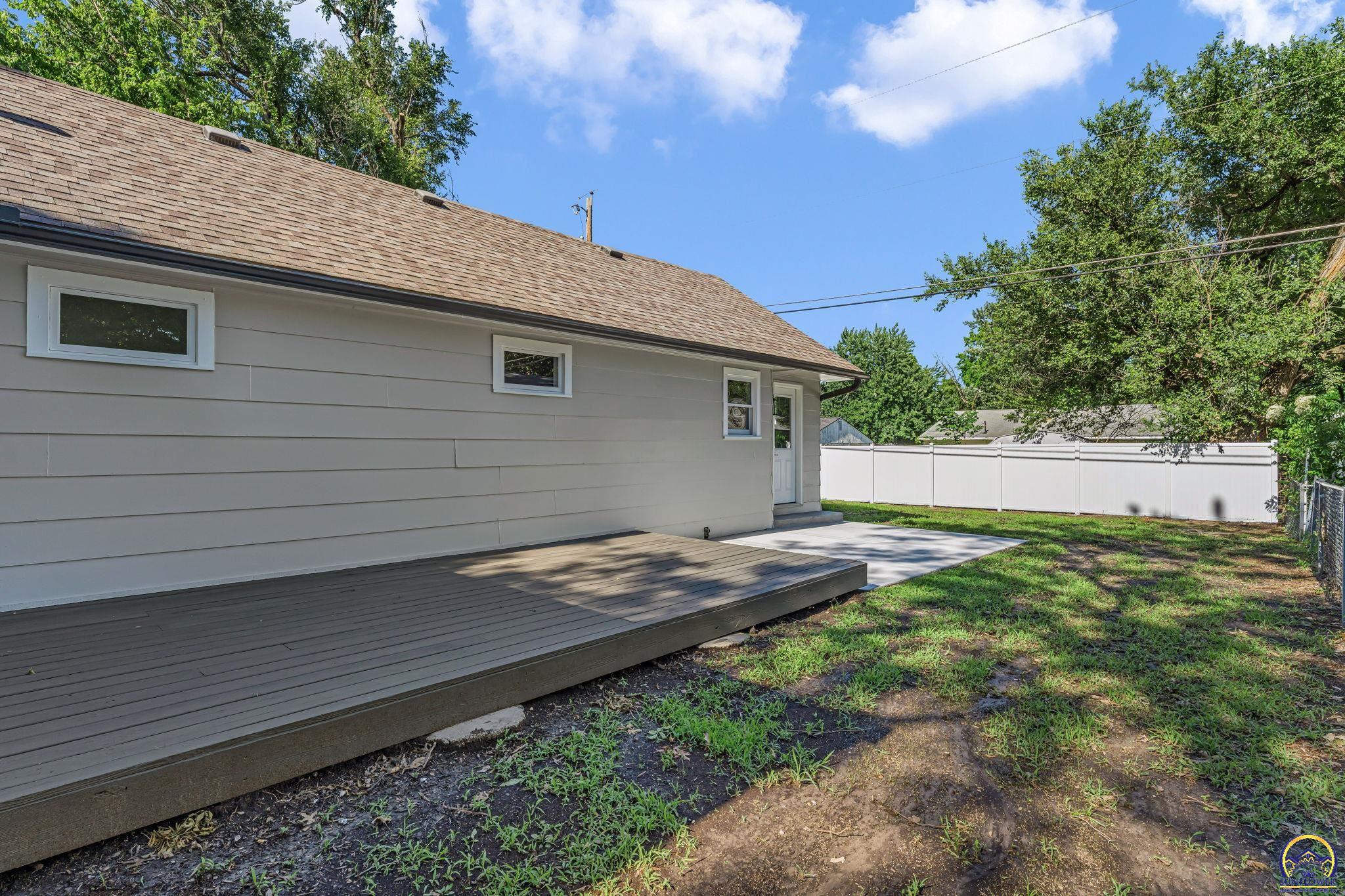 1900 Southwest Fairlawn Road Topeka, KS 66604 - Photo 33 of 34