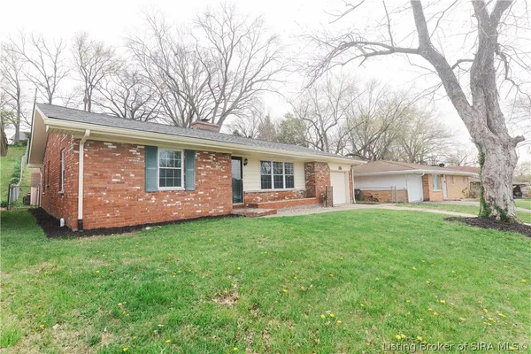 $237,900 | 2420 Stover Drive, New Albany, IN 47150