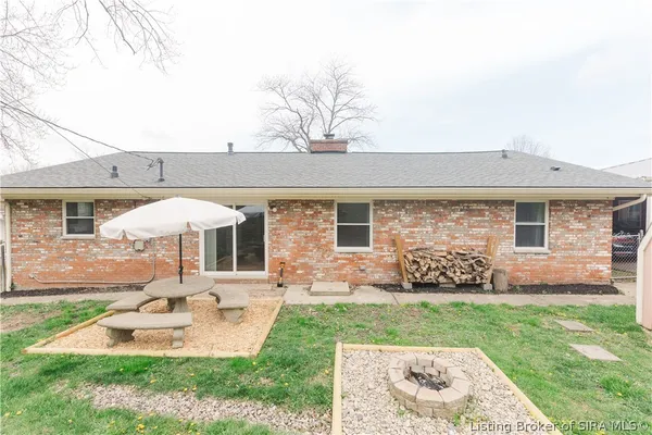 $237,900 | 2420 Stover Drive, New Albany, IN 47150