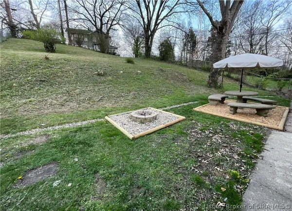 $237,900 | 2420 Stover Drive, New Albany, IN 47150