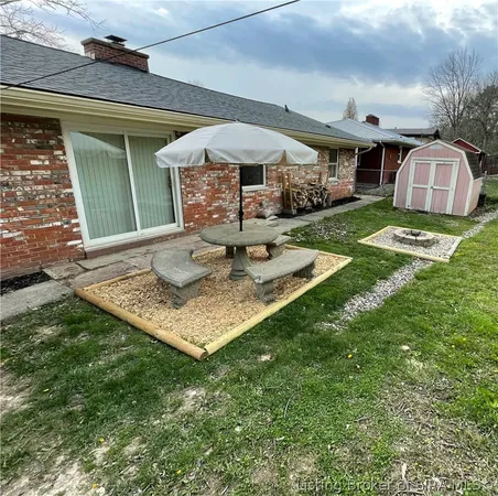$237,900 | 2420 Stover Drive, New Albany, IN 47150