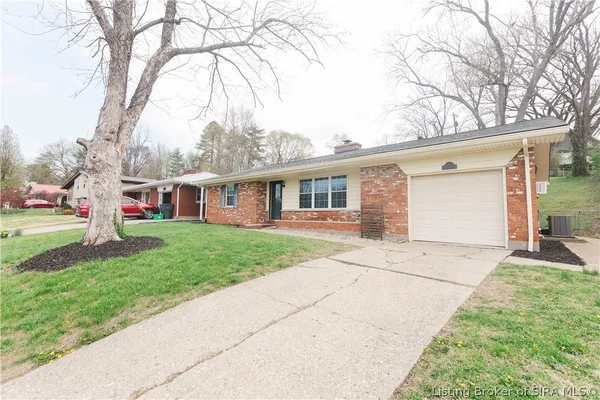 $237,900 | 2420 Stover Drive, New Albany, IN 47150