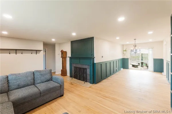 $237,900 | 2420 Stover Drive, New Albany, IN 47150