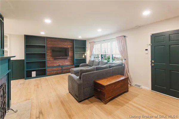 $237,900 | 2420 Stover Drive, New Albany, IN 47150