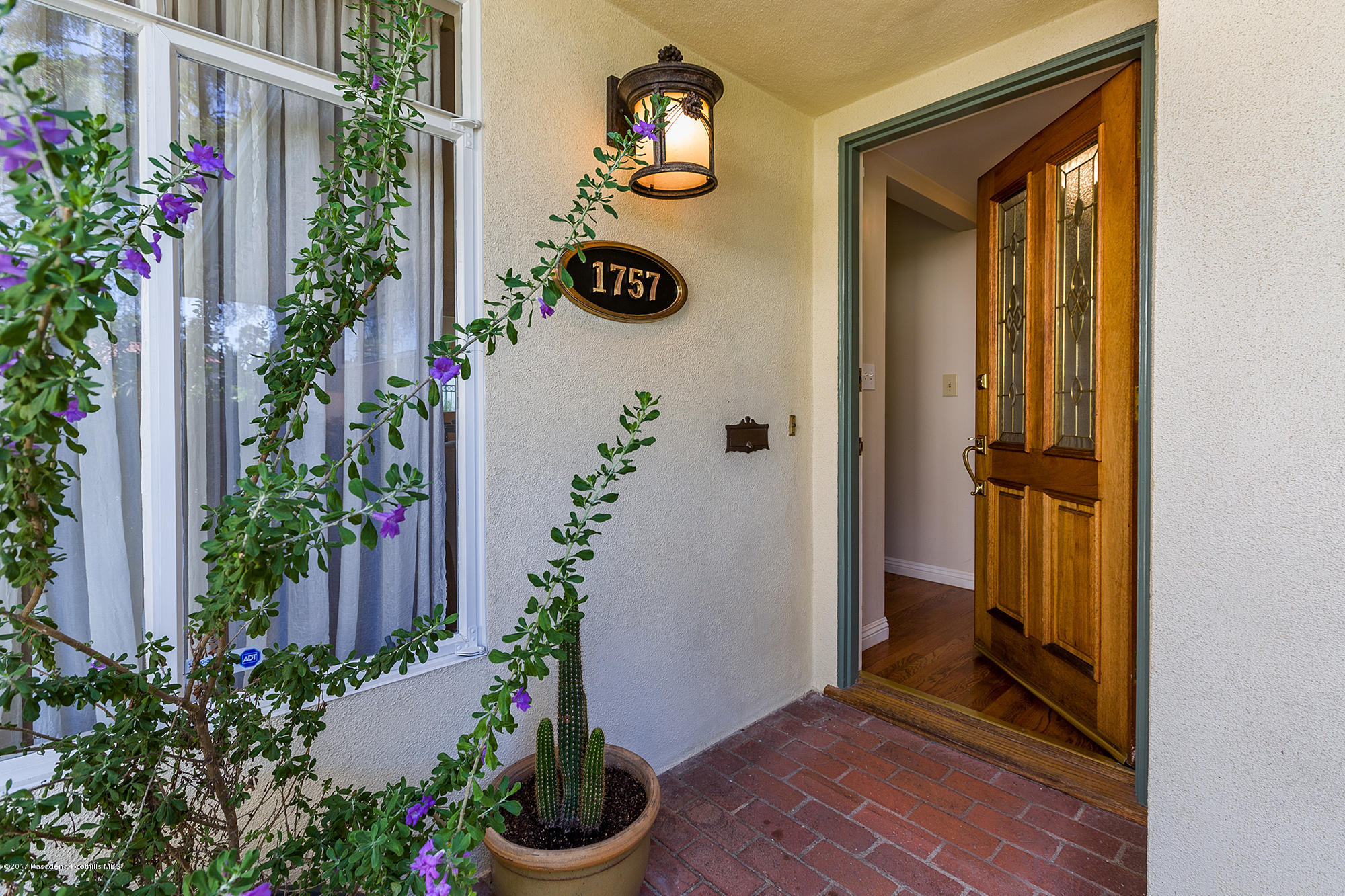1757 Meadowbrook Road Altadena, CA 91001 - Photo 2 of 20 76