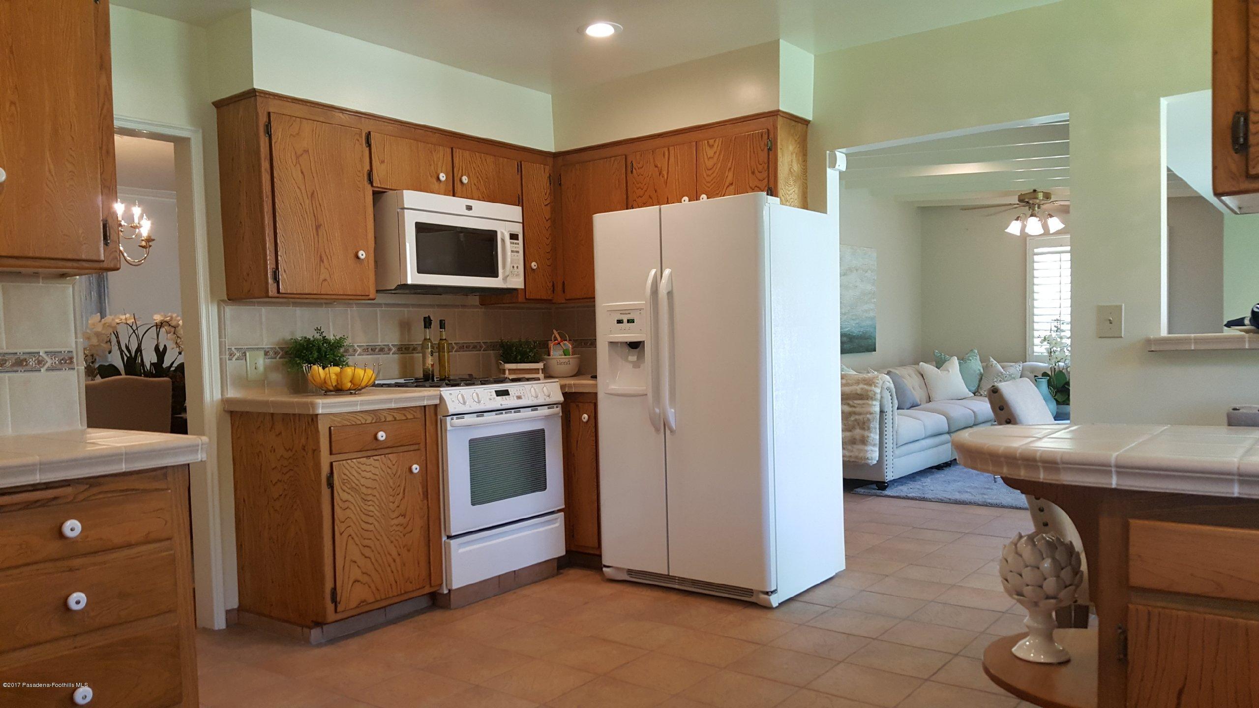 1757 Meadowbrook Road Altadena, CA 91001 - Photo 9 of 20 Living to family