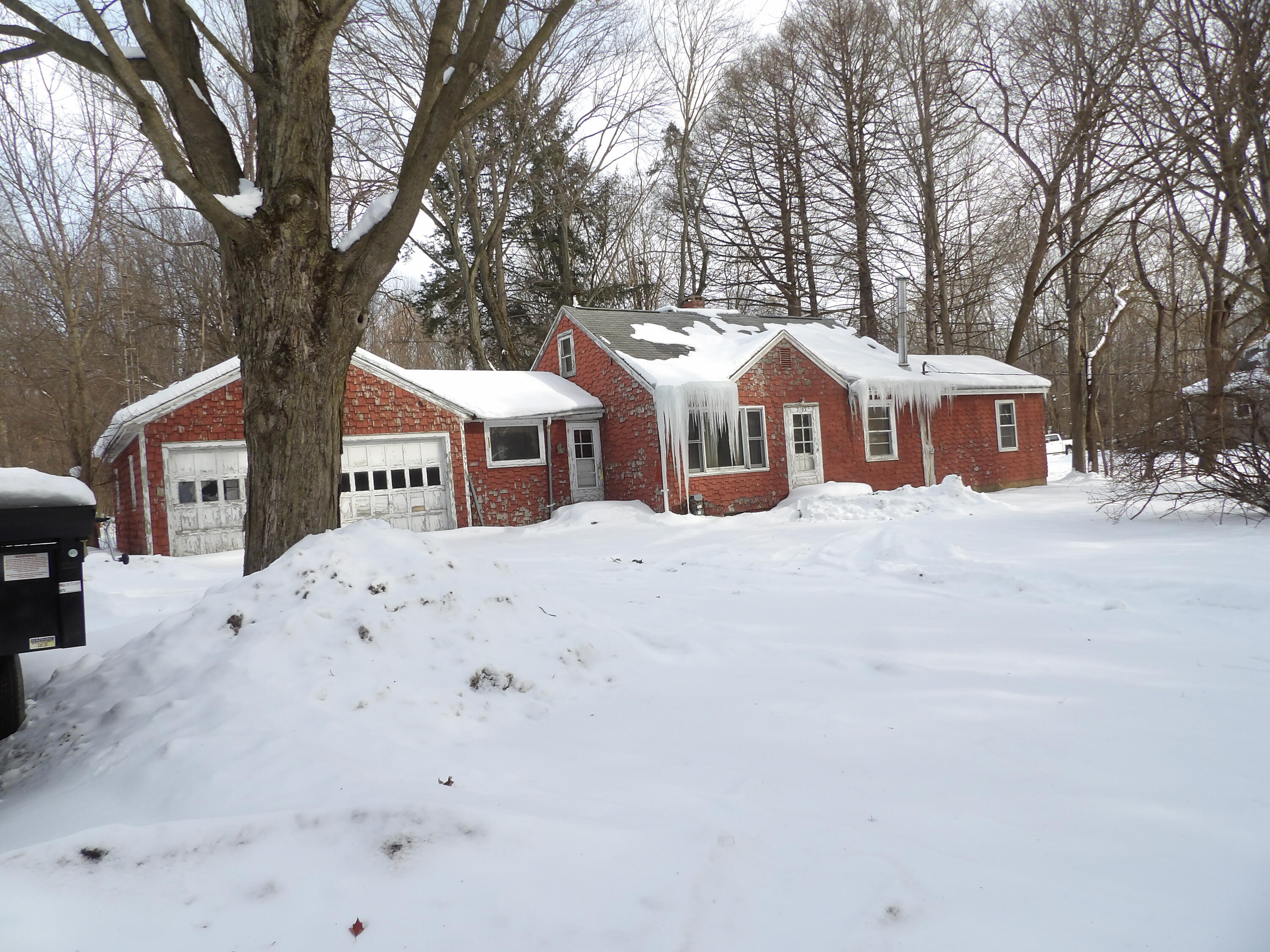 2103 Niles Buchanan Road Niles, MI 49120 - Photo 4 of 26 100_0442