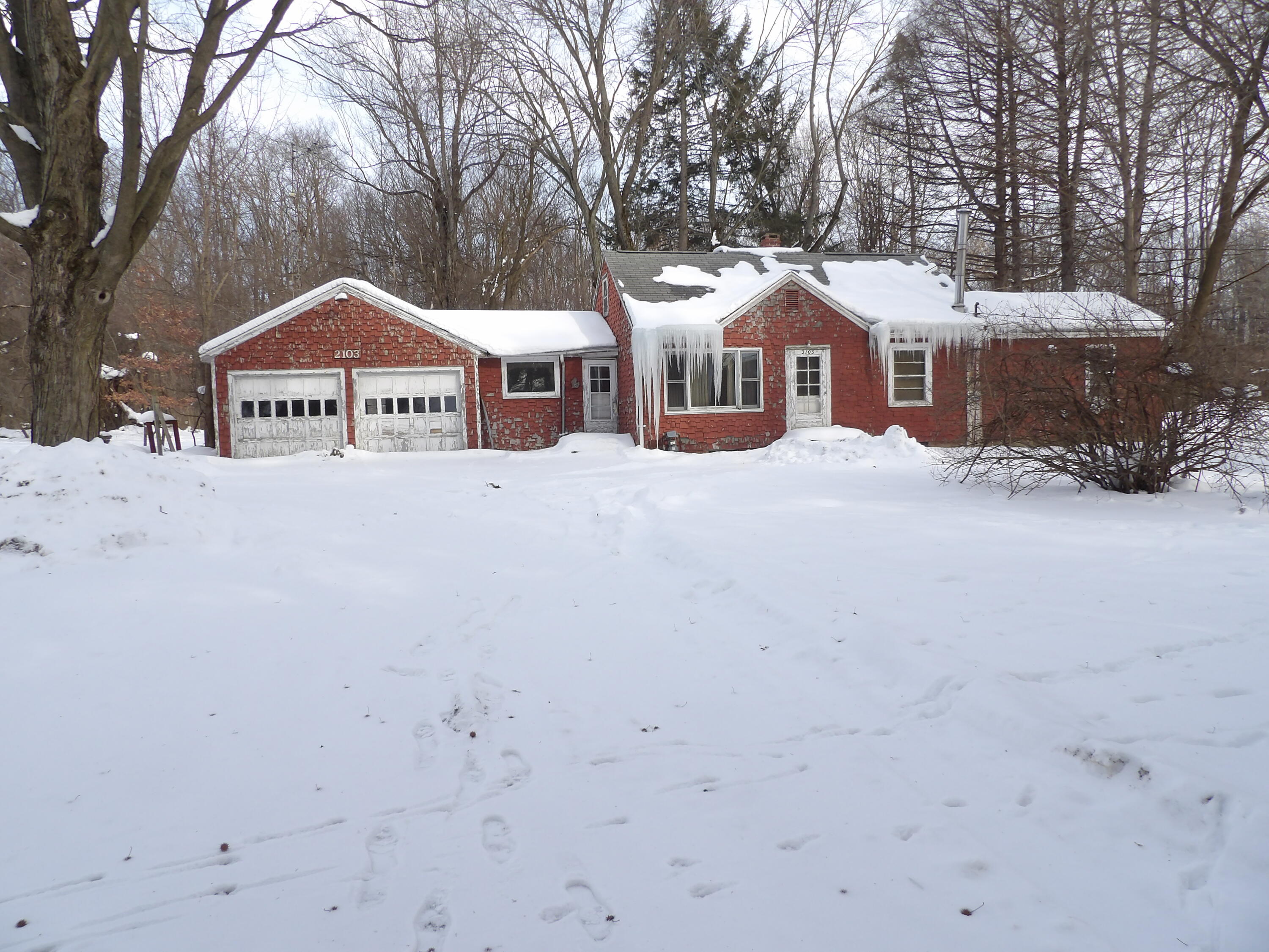 2103 Niles Buchanan Road Niles, MI 49120 - Photo 5 of 26 100_0441