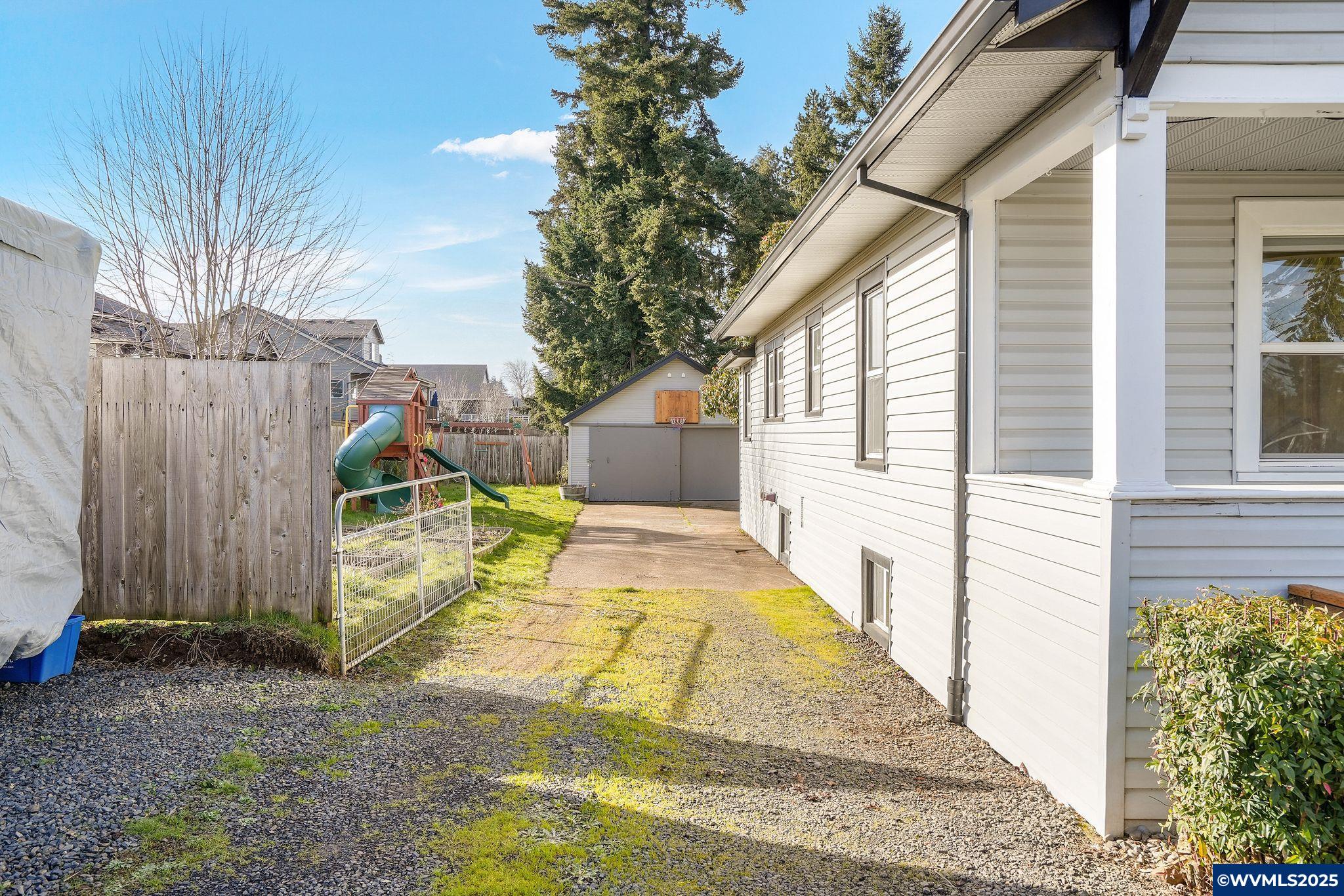 207 Steelhammer Road Silverton, OR 97381 - Photo 2 of 25 Gallery Image 2