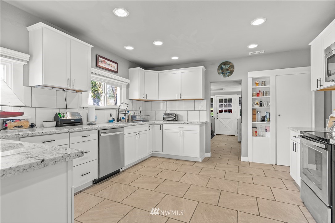 10211 Meadow Road Southwest Lakewood, WA 98499 - Photo 11 of 27 Gallery Image 11