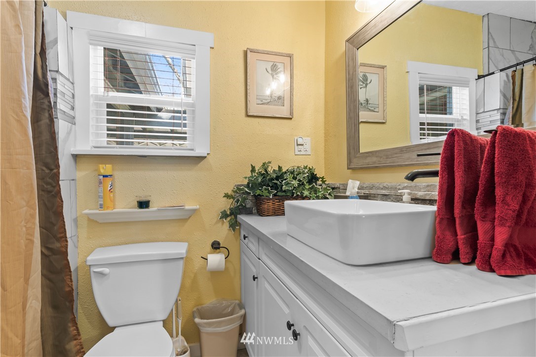 10211 Meadow Road Southwest Lakewood, WA 98499 - Photo 17 of 27 Gallery Image 17