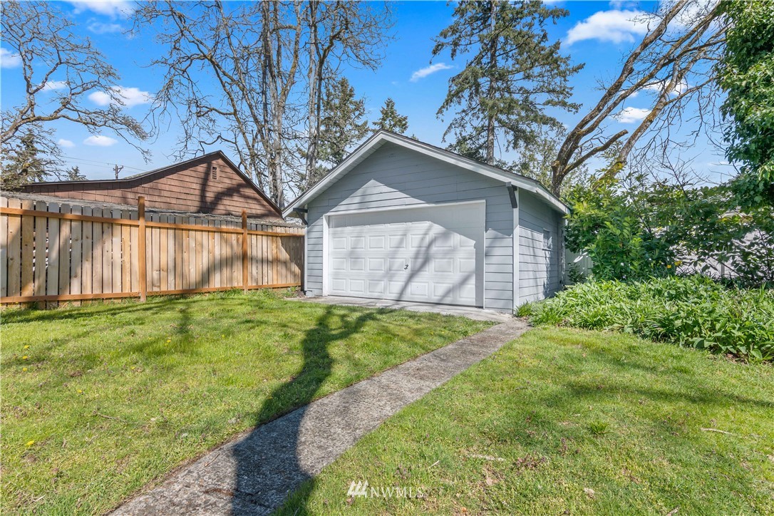 10211 Meadow Road Southwest Lakewood, WA 98499 - Photo 26 of 27 Gallery Image 26