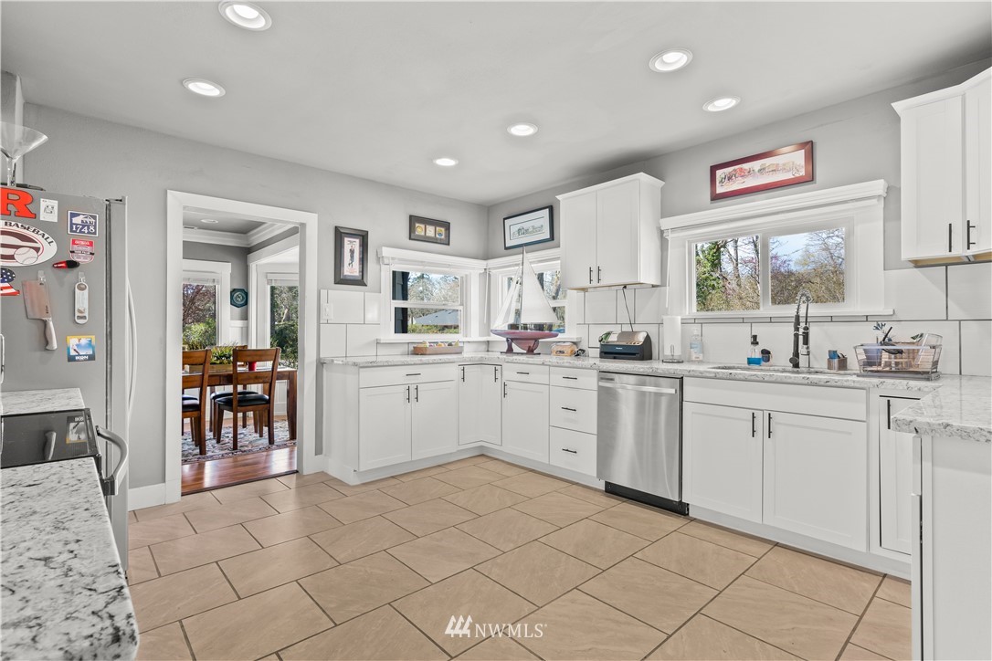 10211 Meadow Road Southwest Lakewood, WA 98499 - Photo 10 of 27 Gallery Image 10
