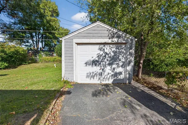 $174,900 | 10335 St Joan Lane, St. Ann, MO 63074