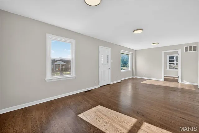 $174,900 | 10335 St Joan Lane, St. Ann, MO 63074