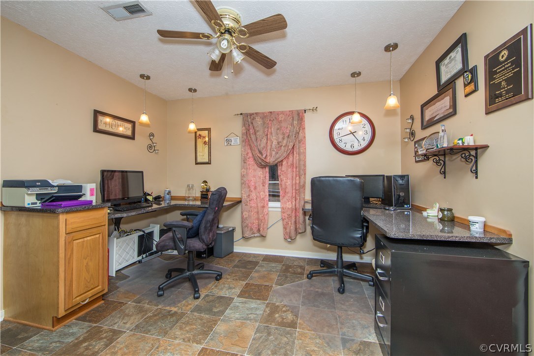 17410 Le Master Road Petersburg, VA 23803 - Photo 14 of 48 Mud Room/Office Space between attached Garage & Ki