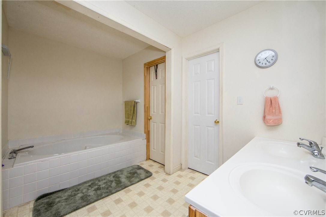 17410 Le Master Road Petersburg, VA 23803 - Photo 24 of 48 Master Bath