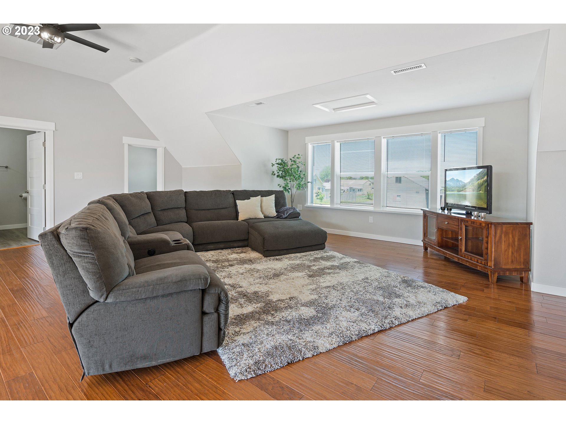 906 Toliver Road Molalla, OR 97038 - Photo 30 of 39 a living room with furniture and wooden floor