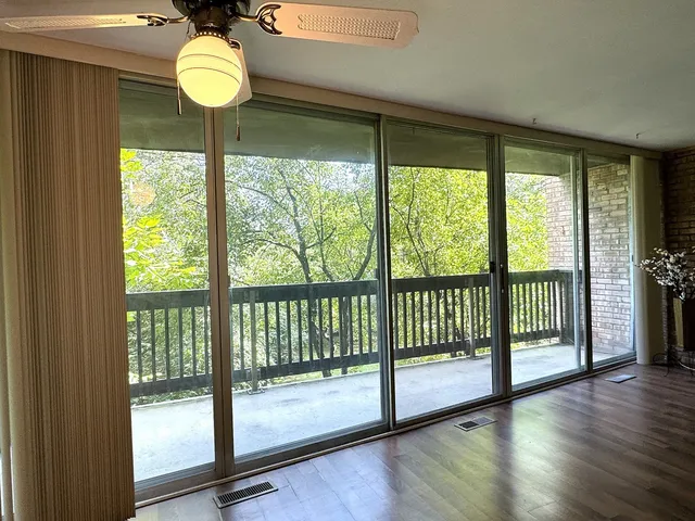 $160,000 | 5600 Hillcrest Lane, Unit 1K, Lisle, IL 60532