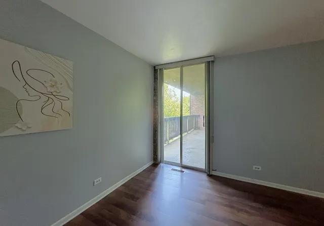 $160,000 | 5600 Hillcrest Lane, Unit 1K, Lisle, IL 60532